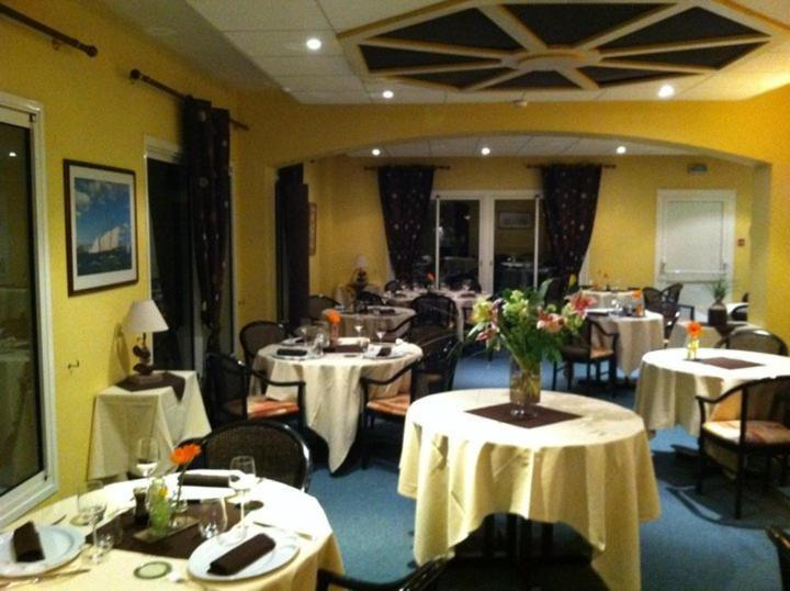 Logis Hotel De France Restaurant Le Lucullus Montmorillon Kültér fotó