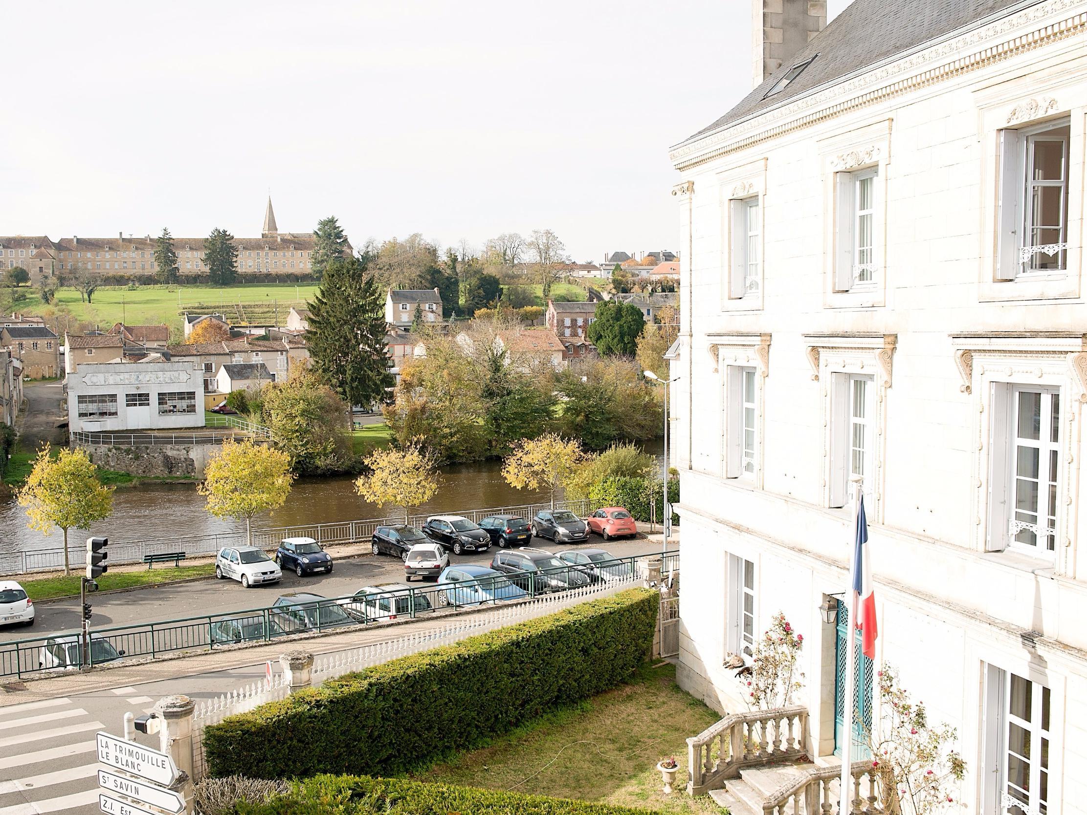 Logis Hotel De France Restaurant Le Lucullus Montmorillon Kültér fotó